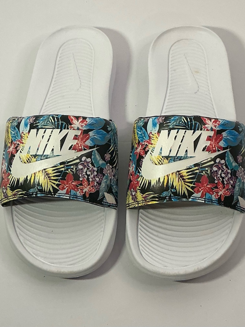 Nike Victori One Women’s Slides Floral Size 10 Sandals Tropical